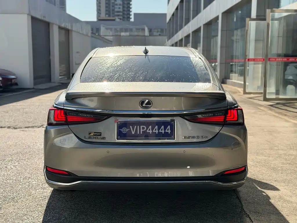 Lexus ES — фото 8