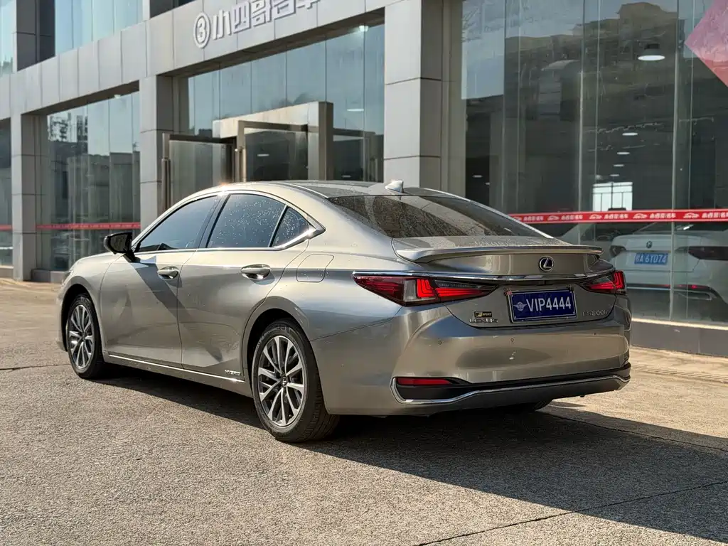 Lexus ES — фото 9
