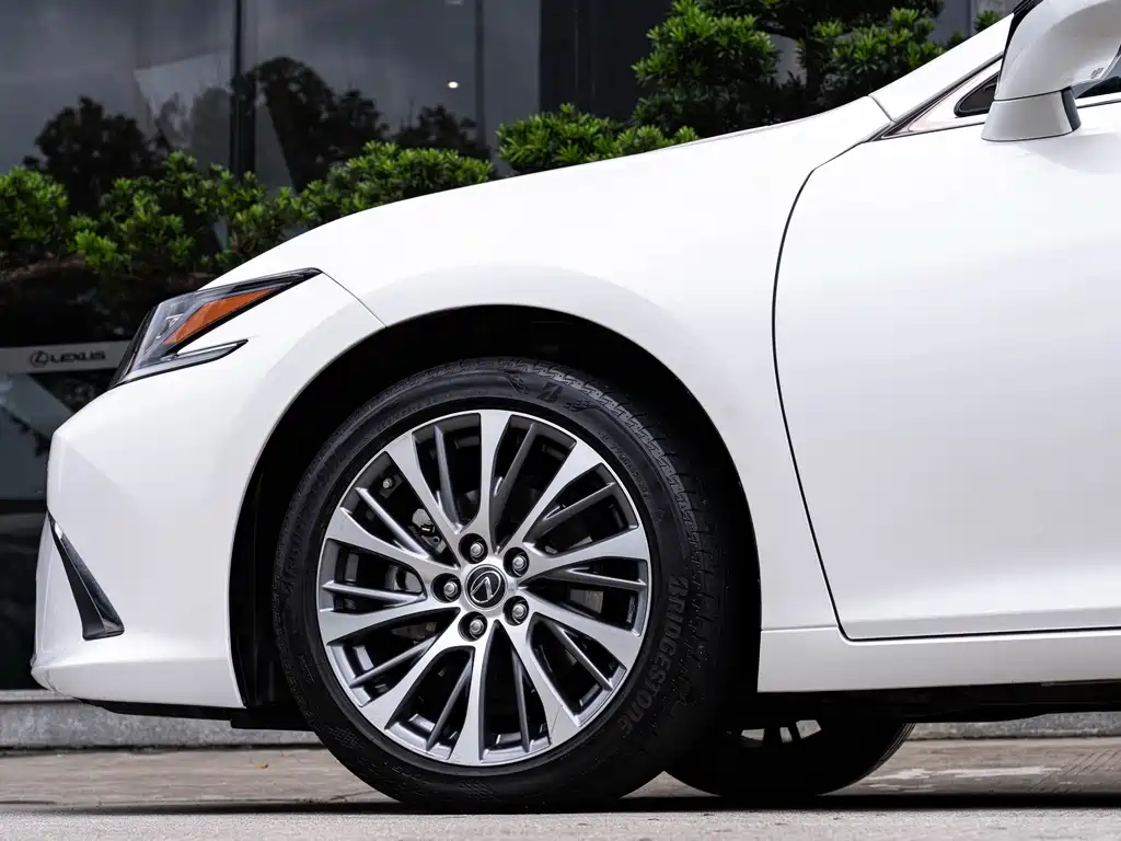 Lexus ES — фото 8