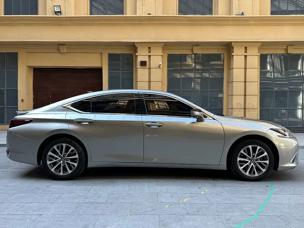 Lexus ES — фото 4