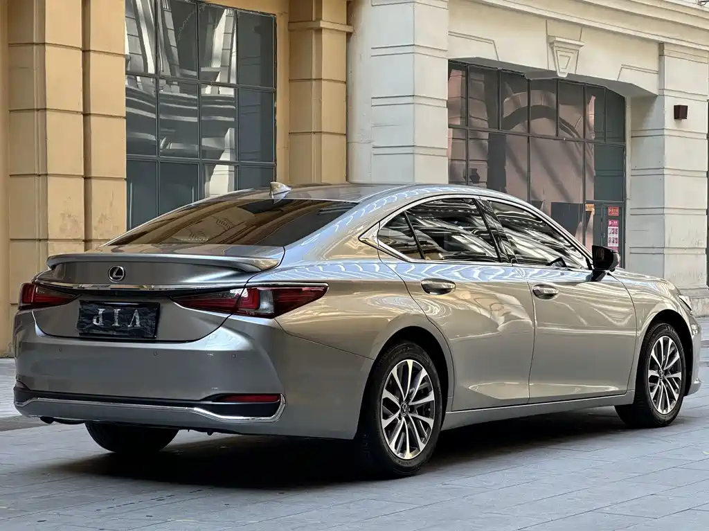 Lexus ES — фото 5