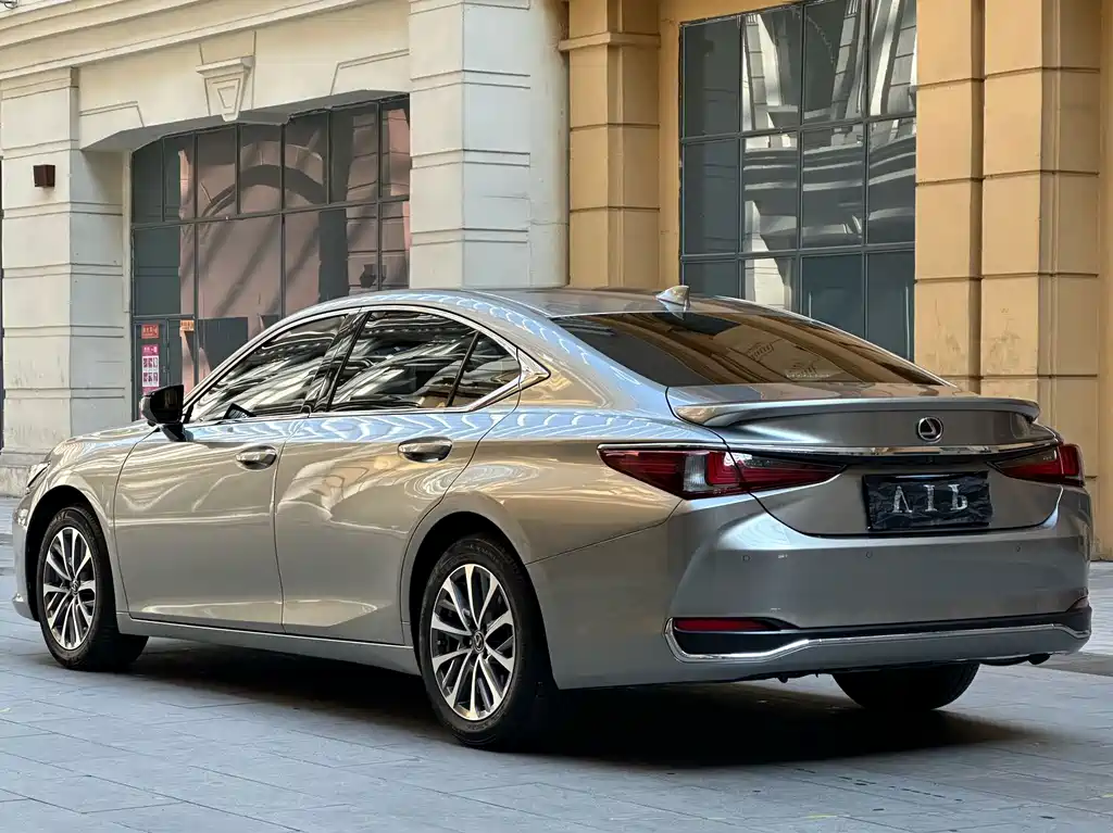 Lexus ES — фото 7