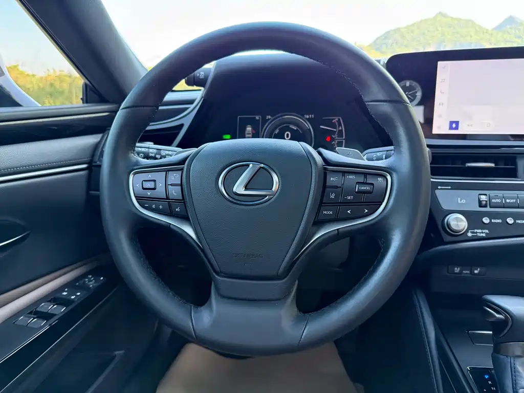 Lexus ES — фото 9