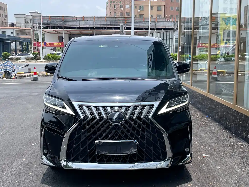 Lexus LM — фото 15