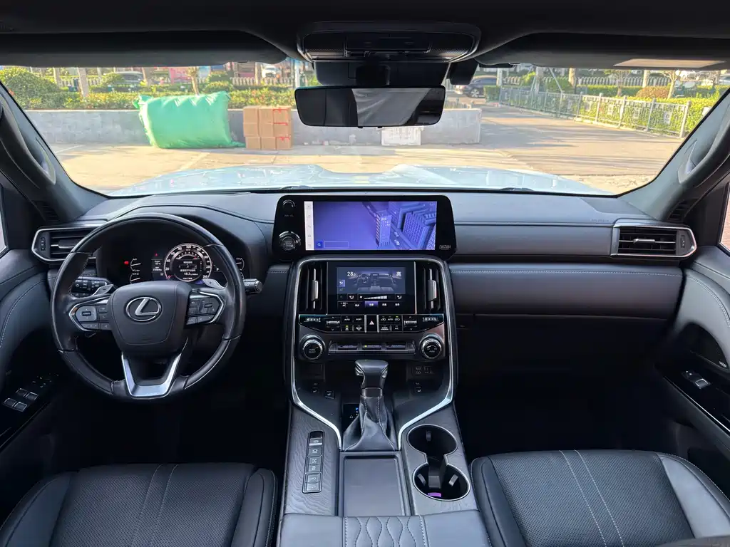 Lexus LX — фото 11