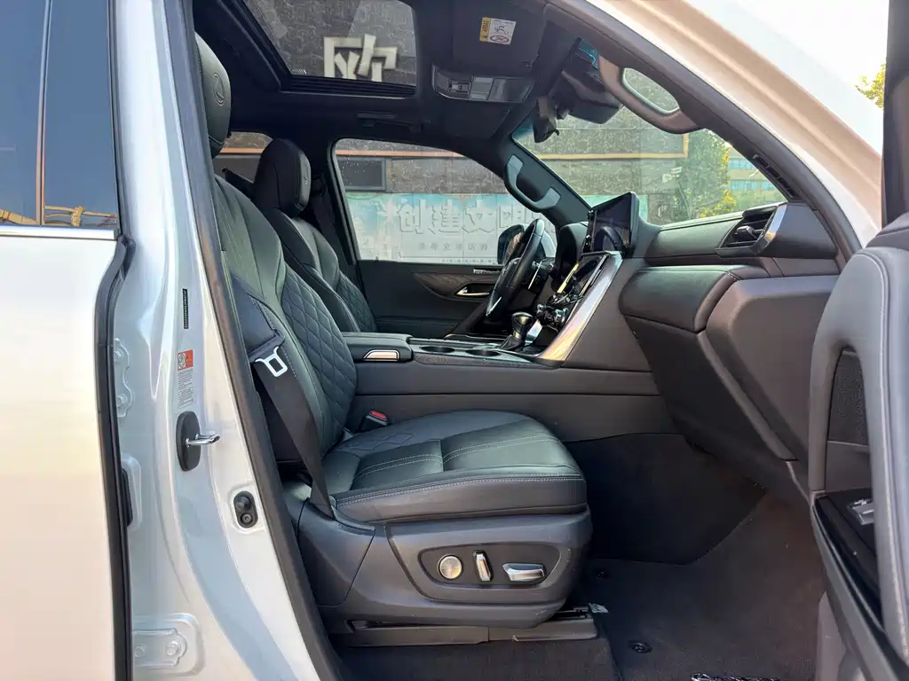 Lexus LX — фото 14