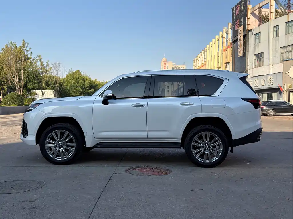 Lexus LX — фото 3