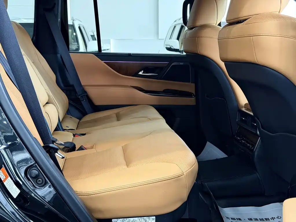 Lexus LX — фото 15
