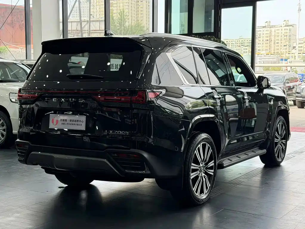 Lexus LX — фото 17