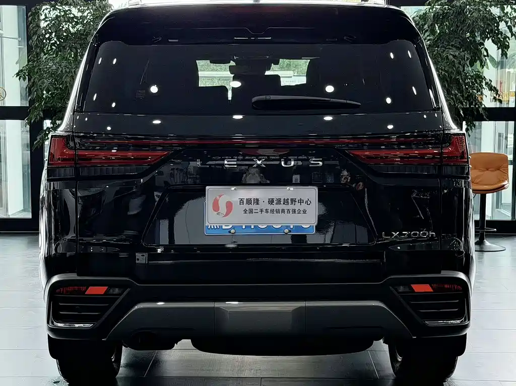 Lexus LX — фото 18