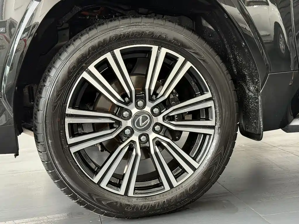 Lexus LX — фото 4