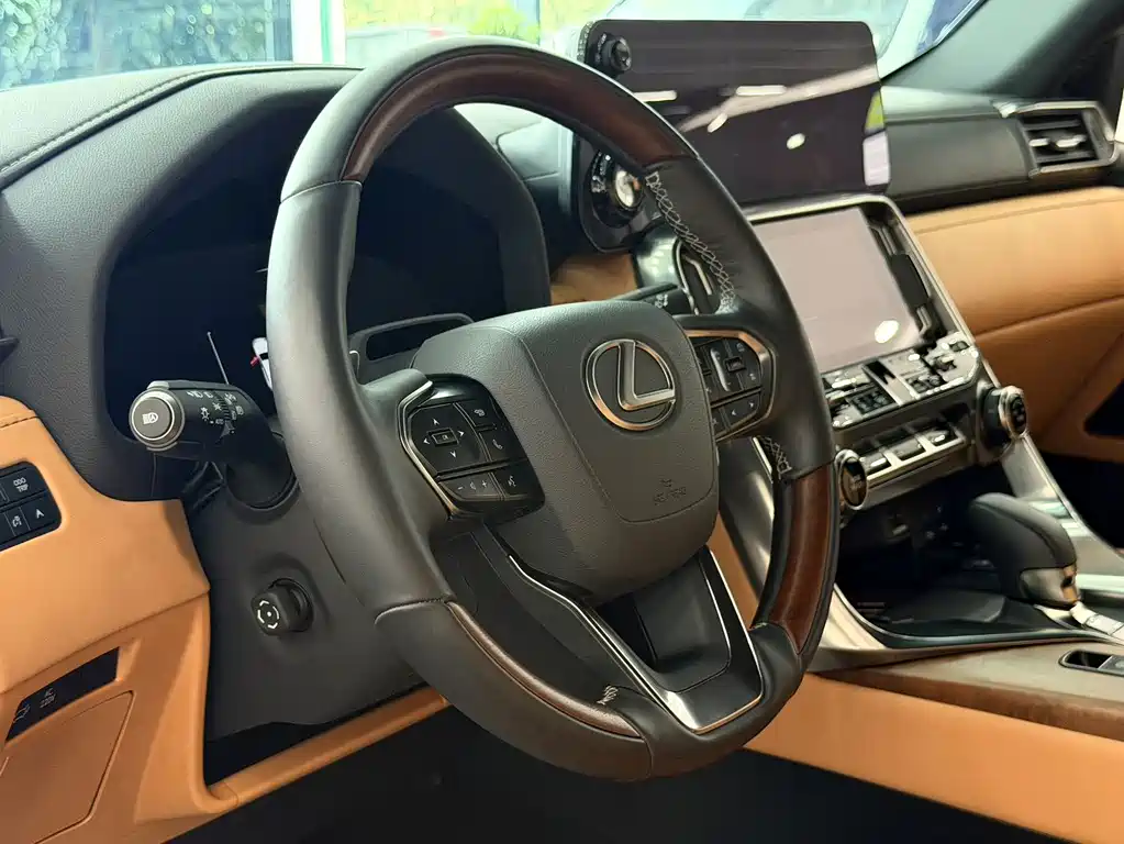 Lexus LX — фото 5