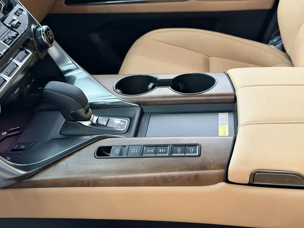 Lexus LX — фото 7