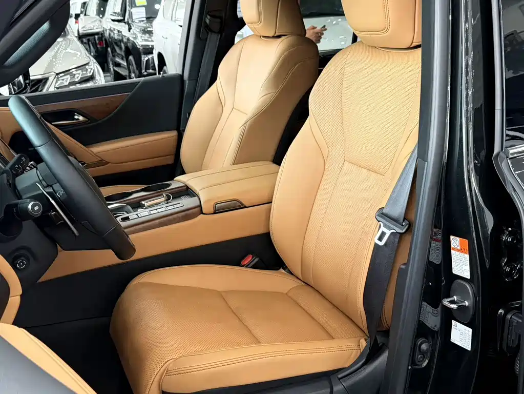 Lexus LX — фото 9