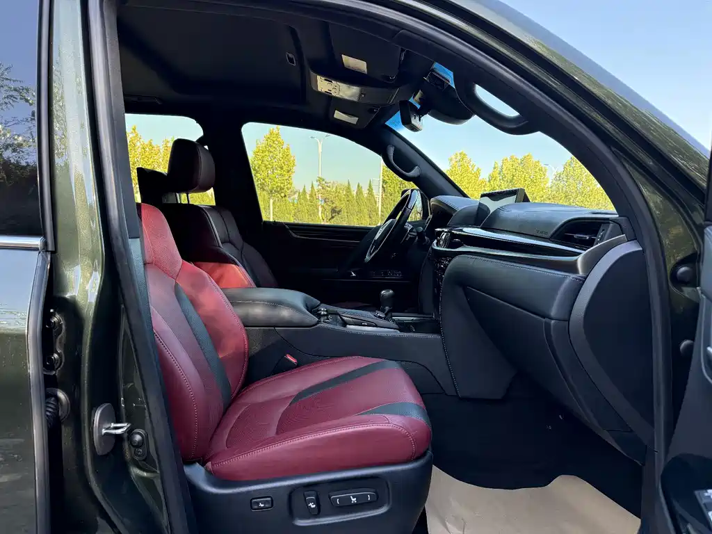 Lexus LX — фото 11
