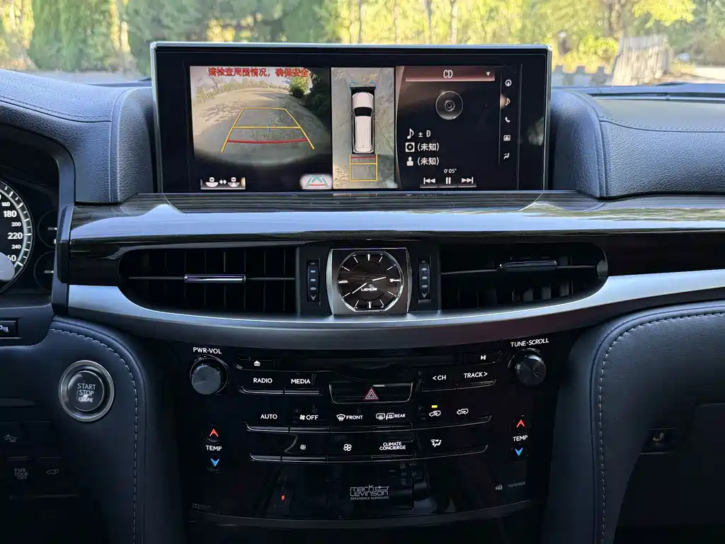 Lexus LX — фото 19