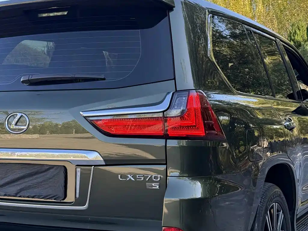 Lexus LX — фото 24