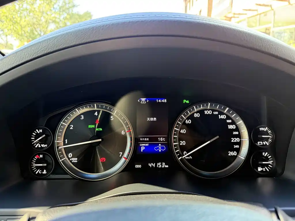 Lexus LX — фото 26
