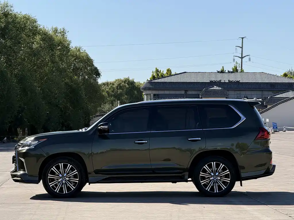 Lexus LX — фото 4