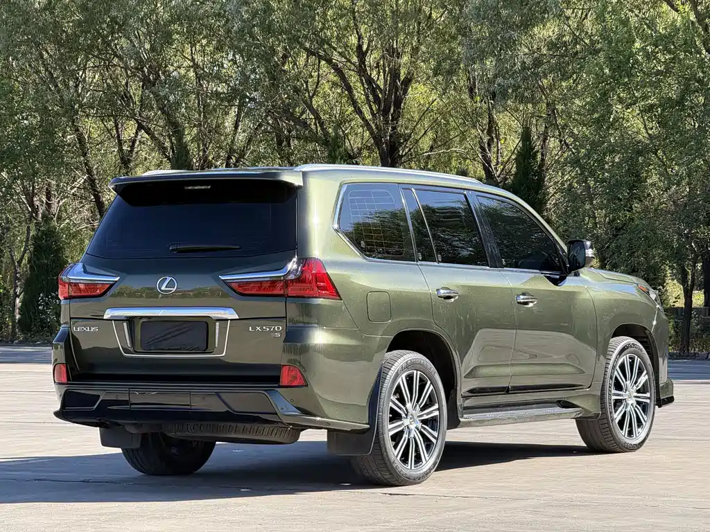 Lexus LX — фото 7
