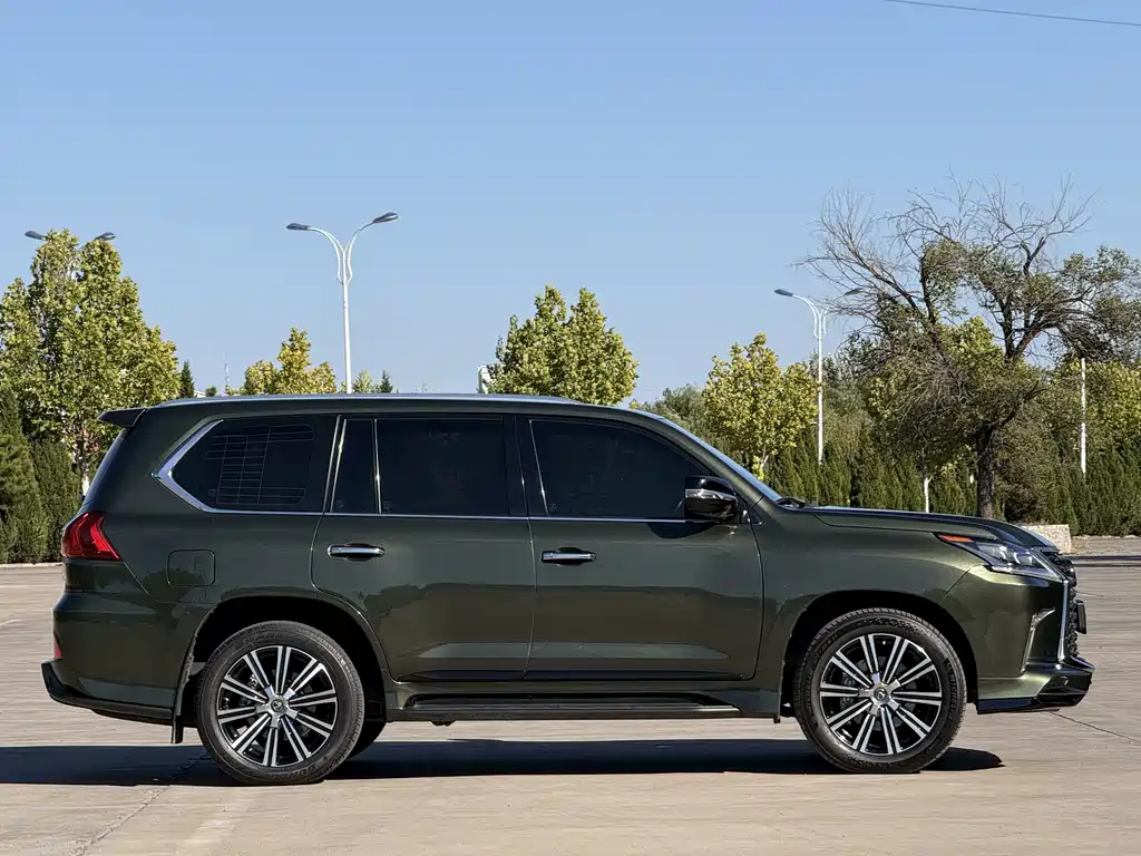 Lexus LX — фото 8