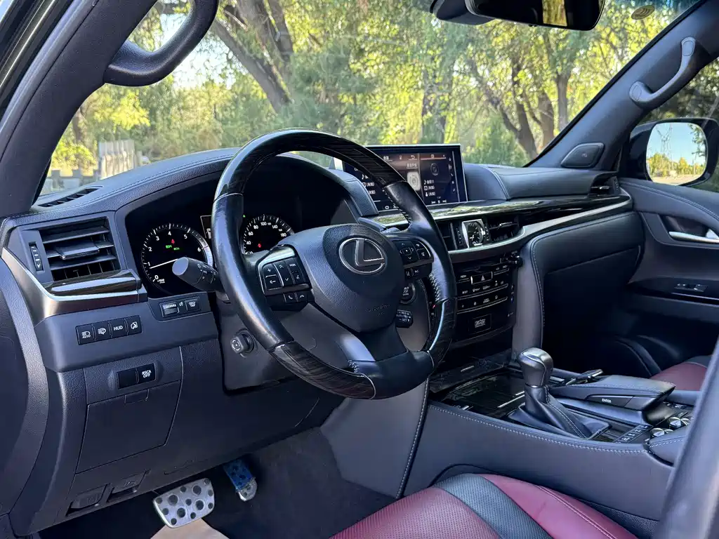 Lexus LX — фото 10