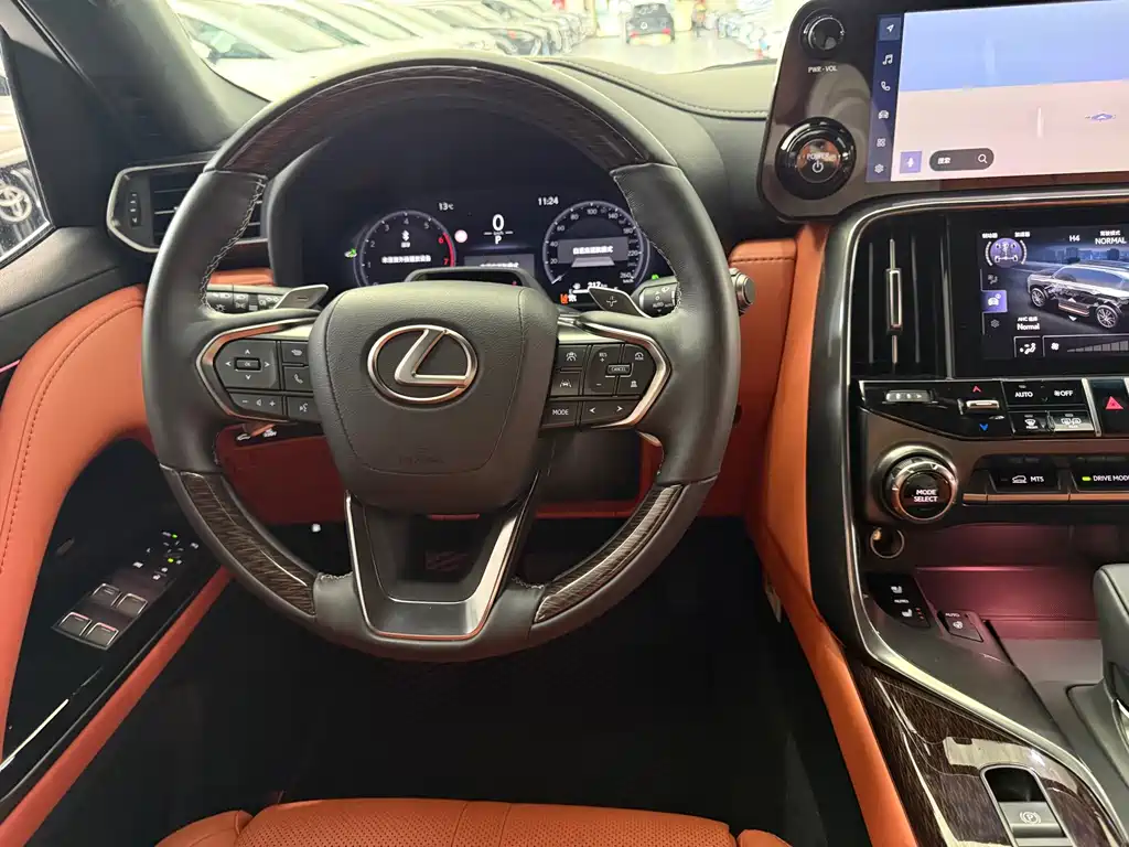 Lexus LX — фото 17