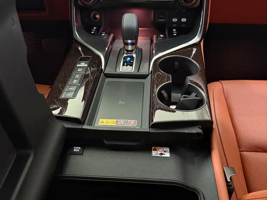 Lexus LX — фото 20