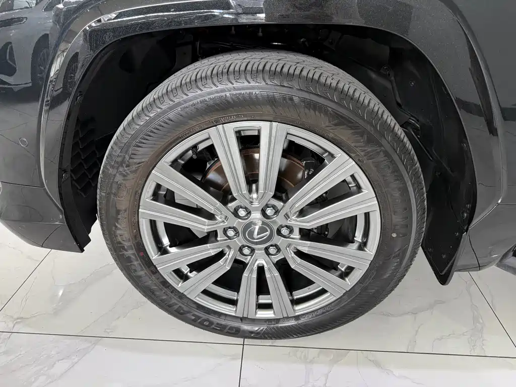 Lexus LX — фото 4