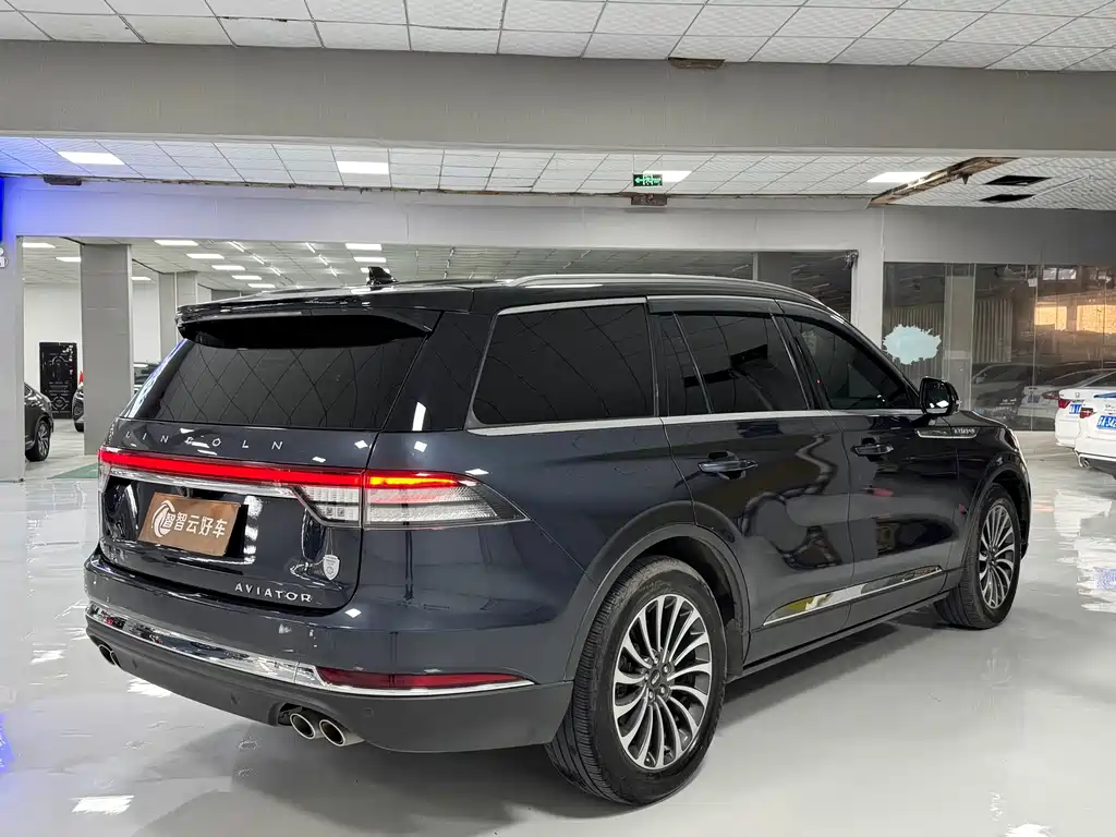 Lincoln Aviator — фото 11