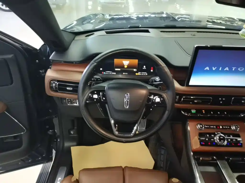 Lincoln Aviator — фото 11
