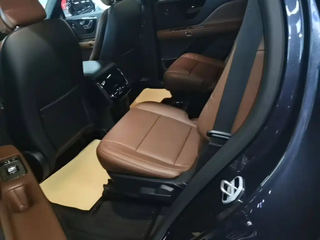 Lincoln Aviator — фото 17