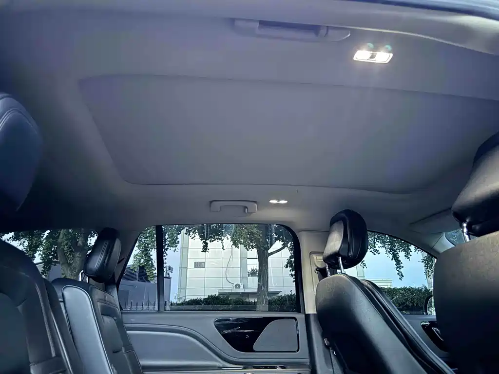 Lincoln Aviator — фото 17