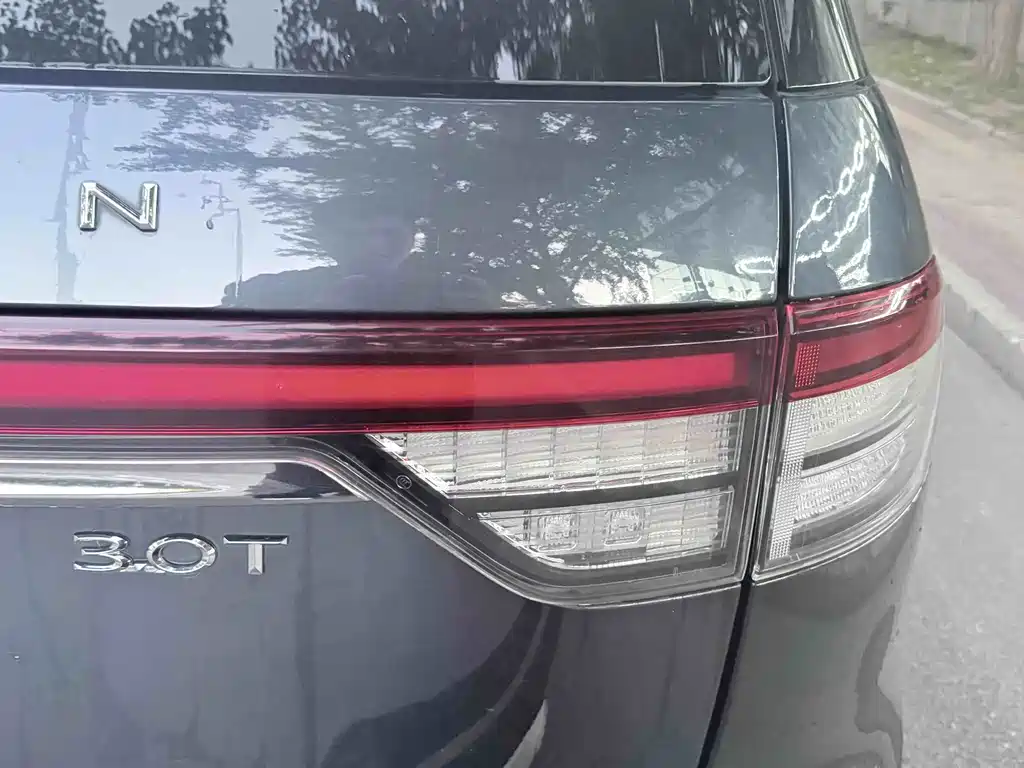 Lincoln Aviator — фото 18