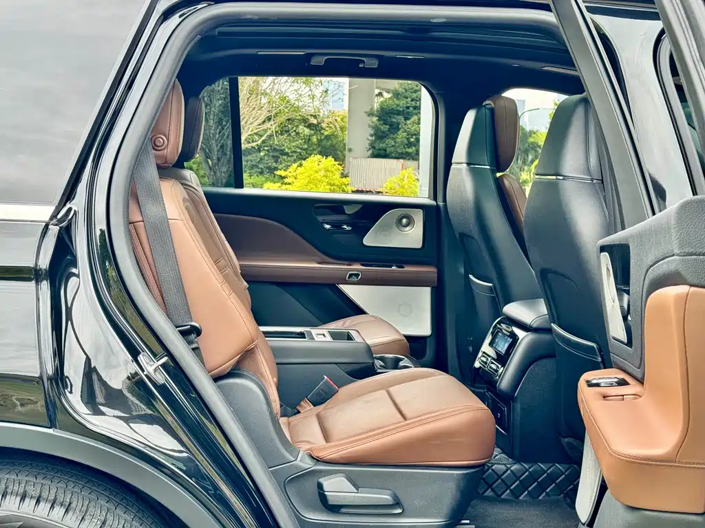 Lincoln Aviator — фото 8