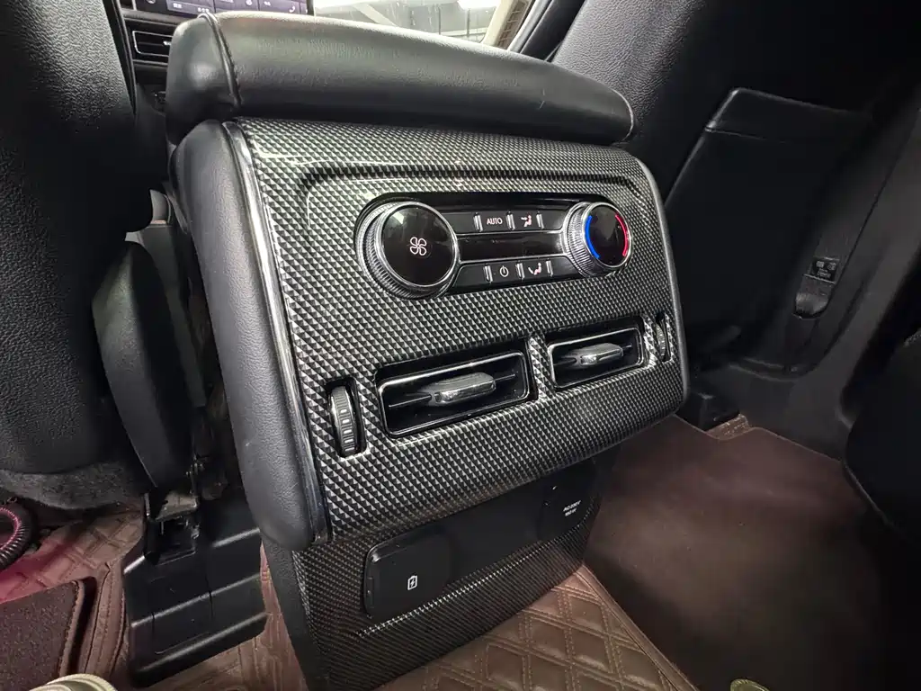 Lincoln Aviator — фото 11