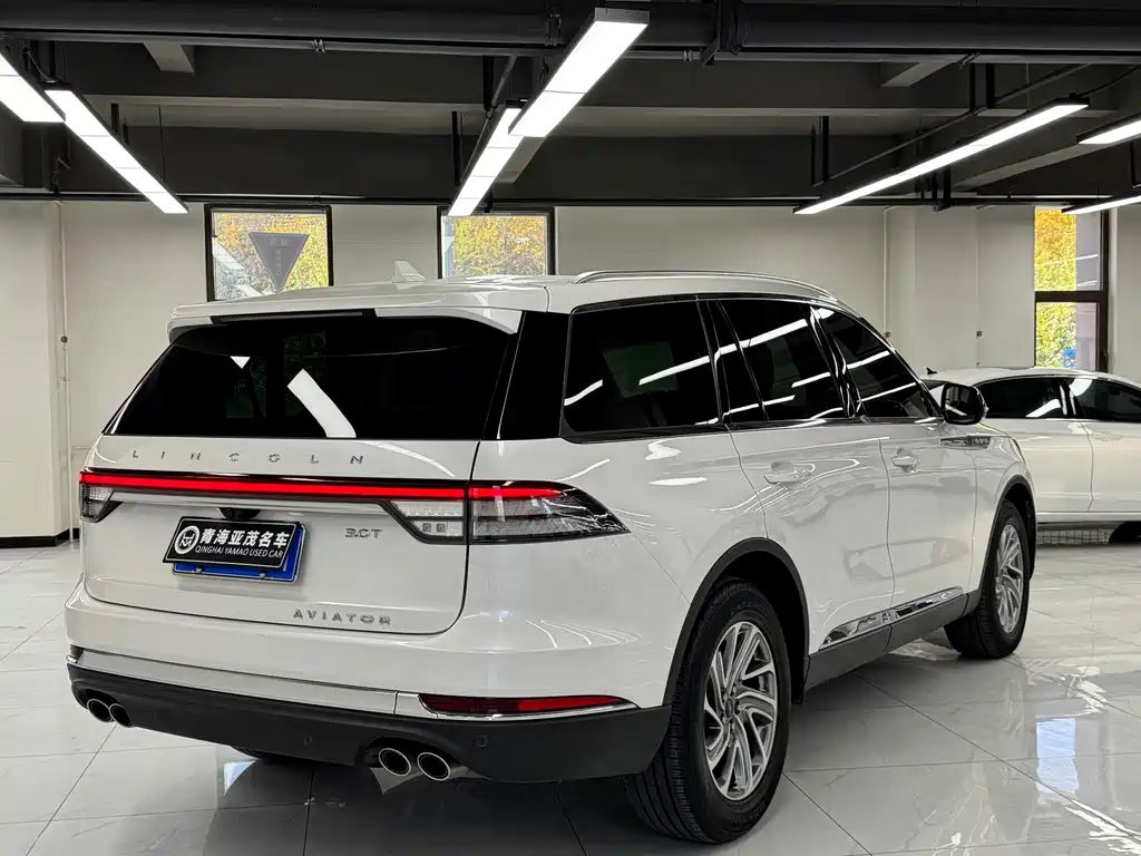 Lincoln Aviator — фото 14