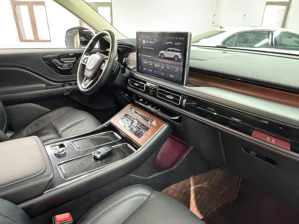 Lincoln Aviator — фото 15