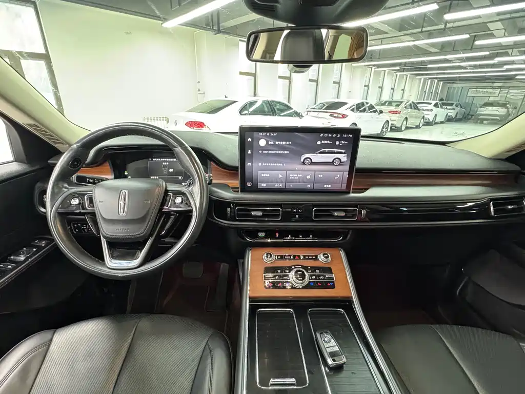 Lincoln Aviator — фото 10