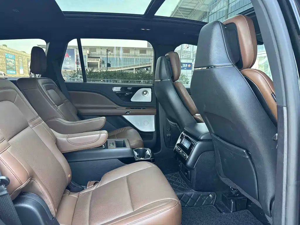 Lincoln Aviator — фото 11