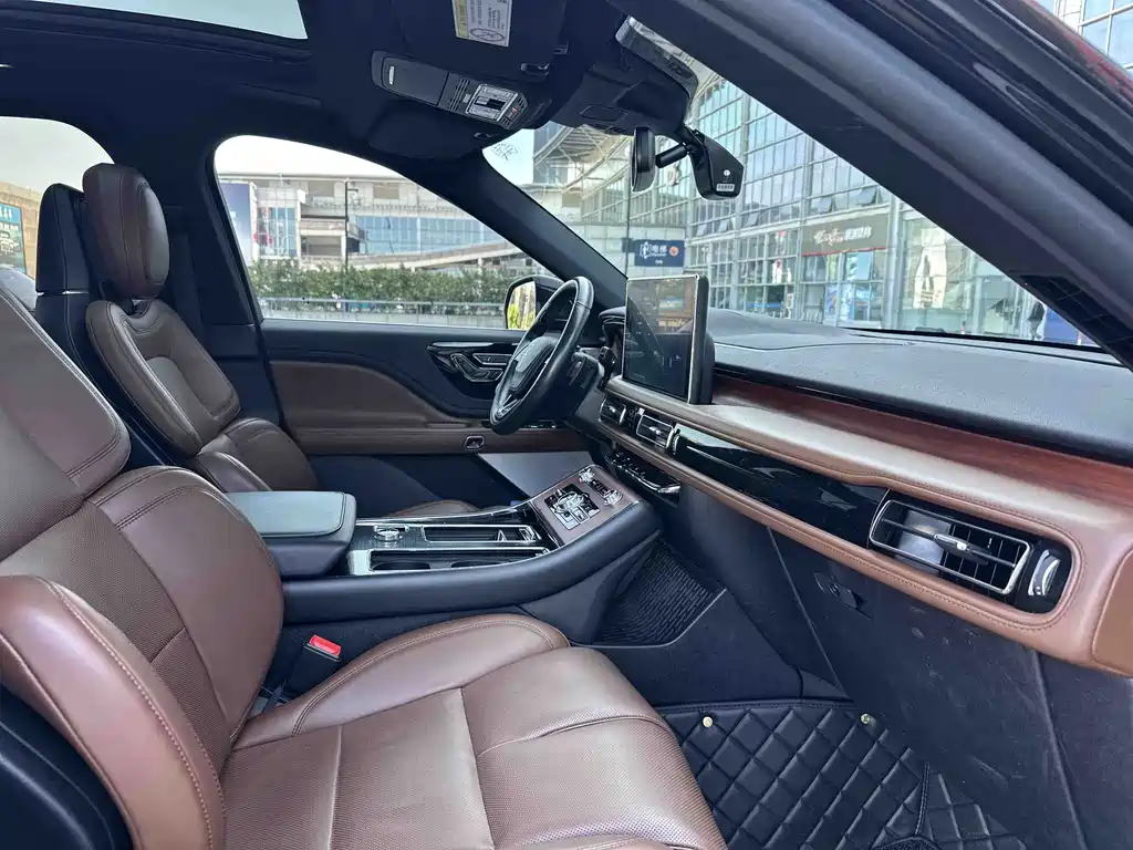 Lincoln Aviator — фото 13