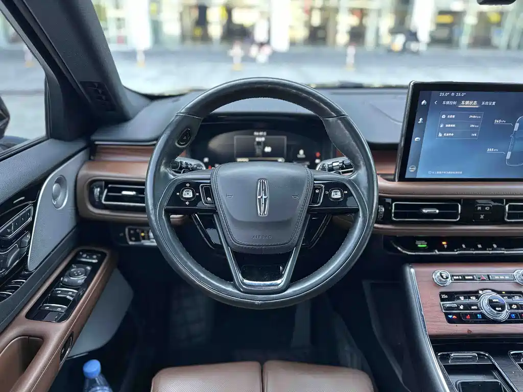 Lincoln Aviator — фото 14