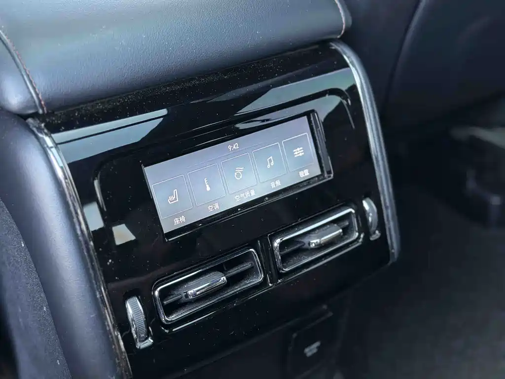 Lincoln Aviator — фото 17