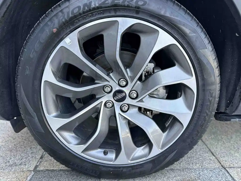 Lincoln Aviator — фото 19