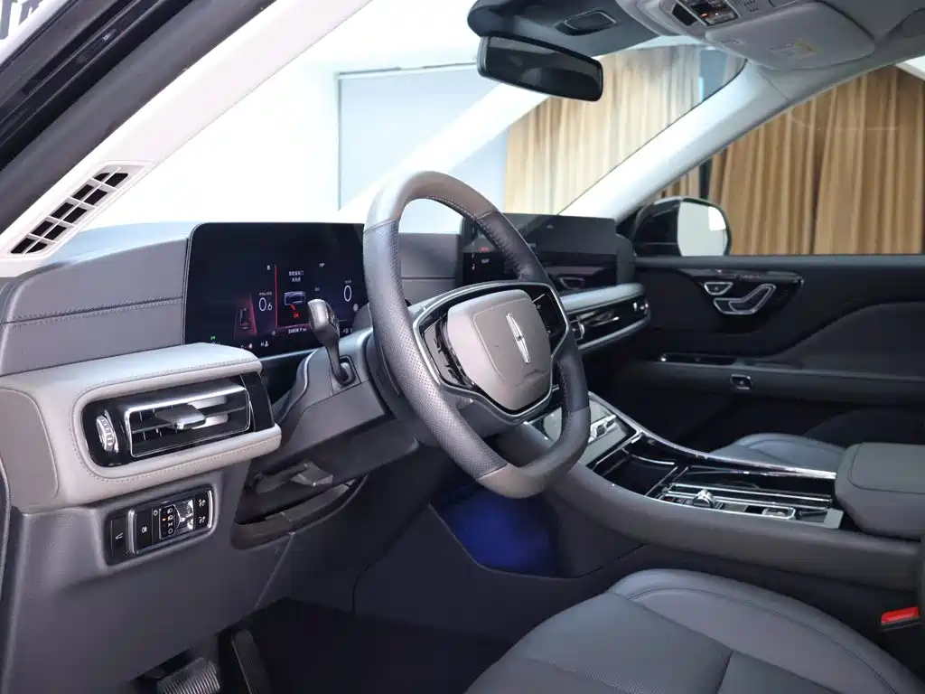 Lincoln Aviator — фото 11