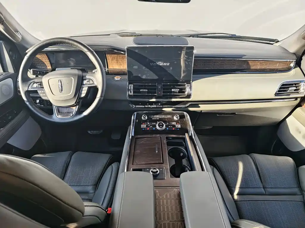 Lincoln Navigator — фото 11