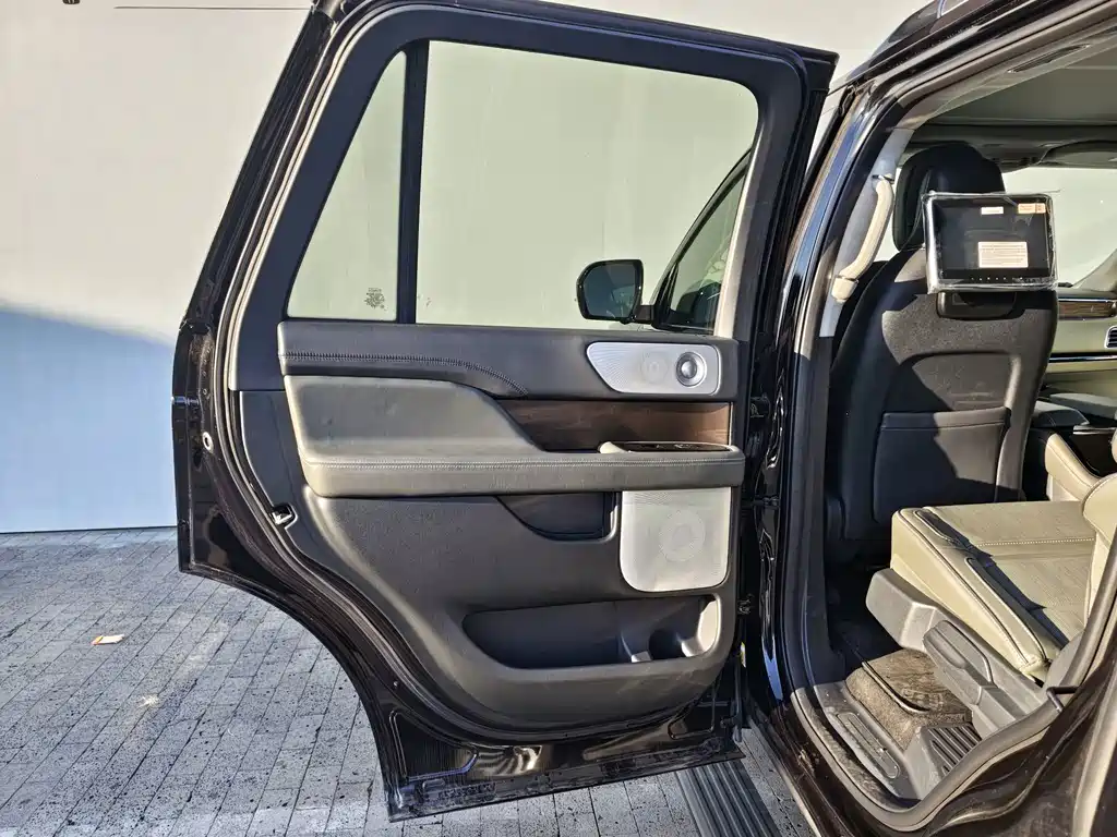 Lincoln Navigator — фото 9