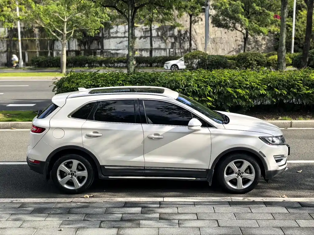 Lincoln MKC — фото 27