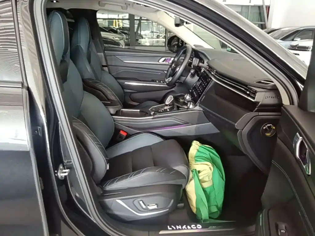 Lynk & Co 05 — фото 25