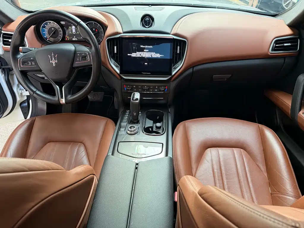 Maserati Ghibli — фото 13